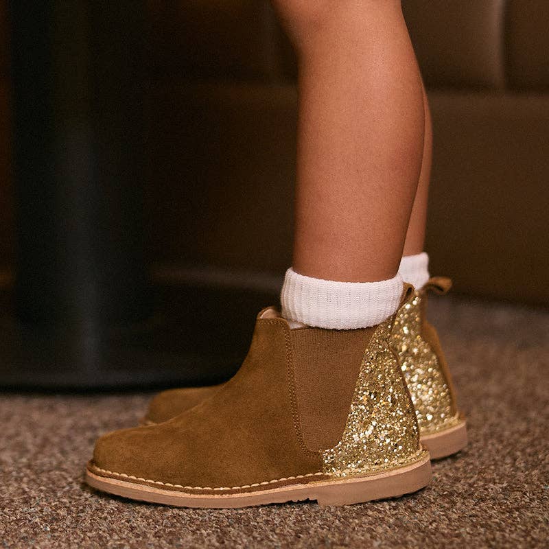 Olivia Camel Chelsea Boots