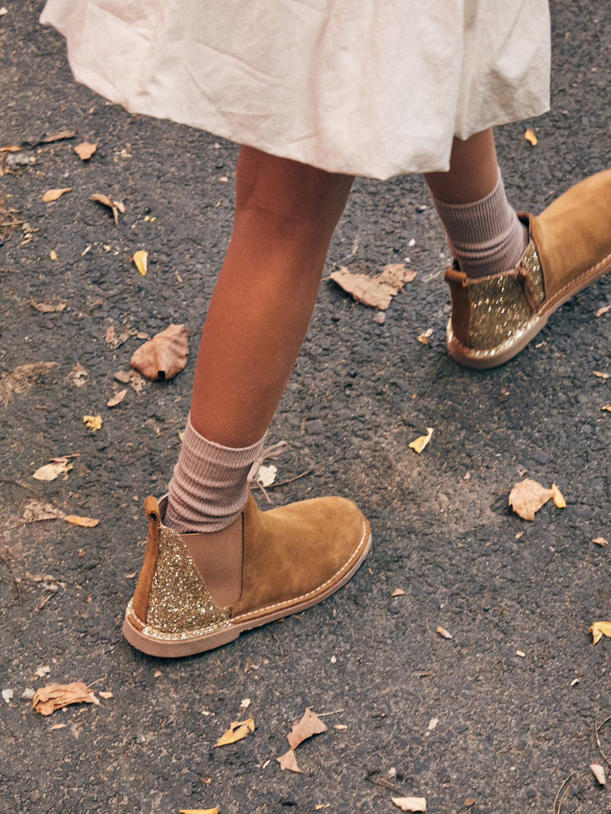 Olivia Camel Chelsea Boots