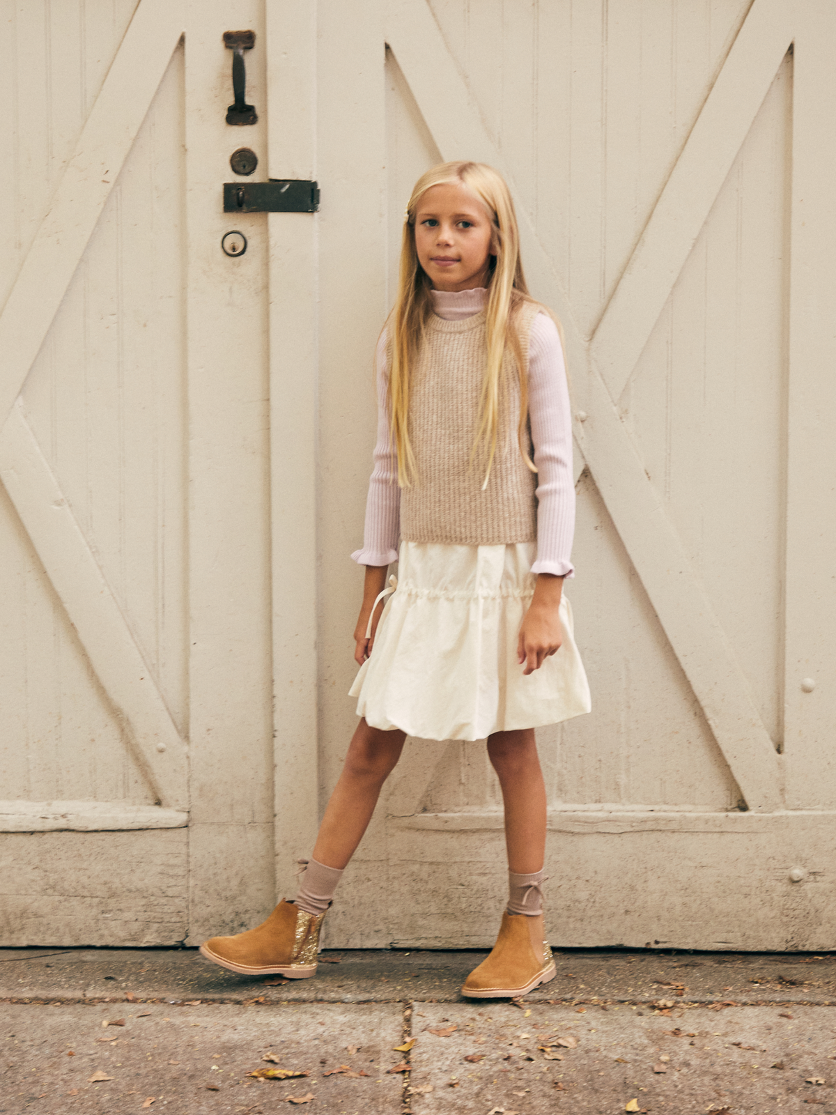 Olivia Camel Chelsea Boots