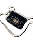 Pearl Closure Quilted Purse Black