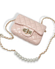 Pearl Closure Quilted Purse Black