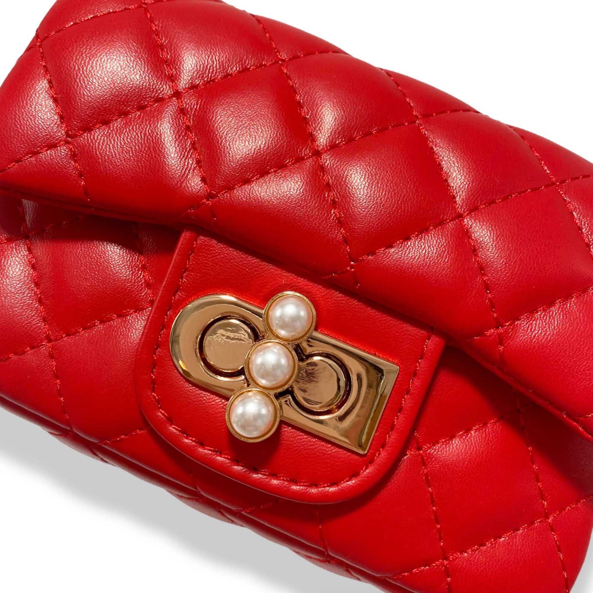 Pearl Closure Quilted Purse Black