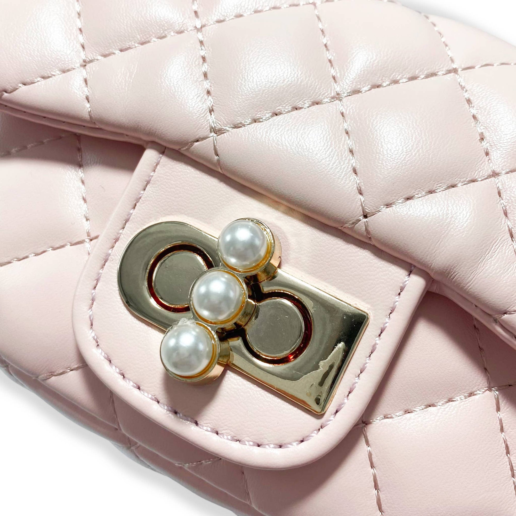 Pearl Closure Quilted Purse Black